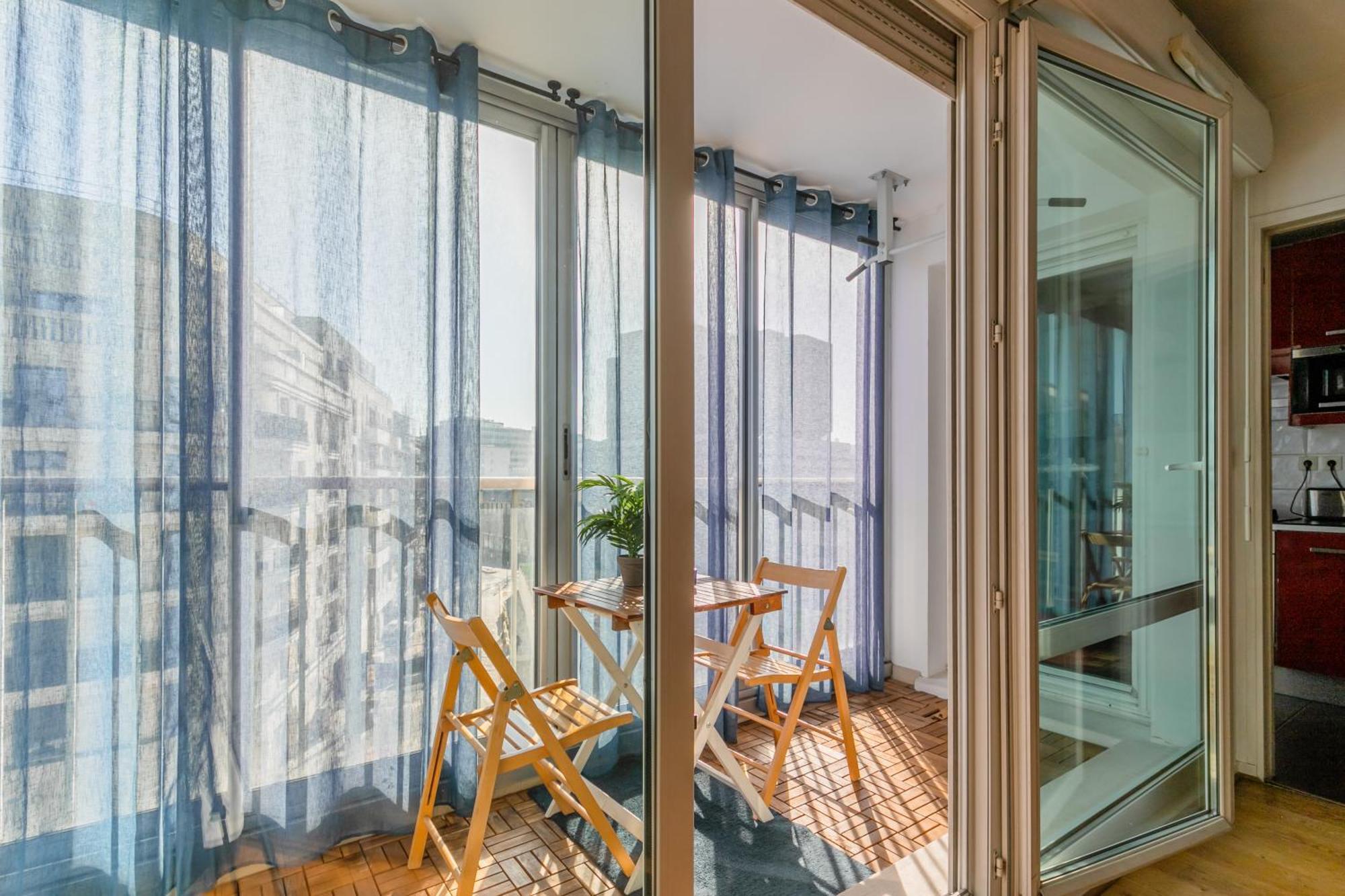 Transports, Parking, A/C & Equipped For Long Stays Saint-Ouen  Exterior photo