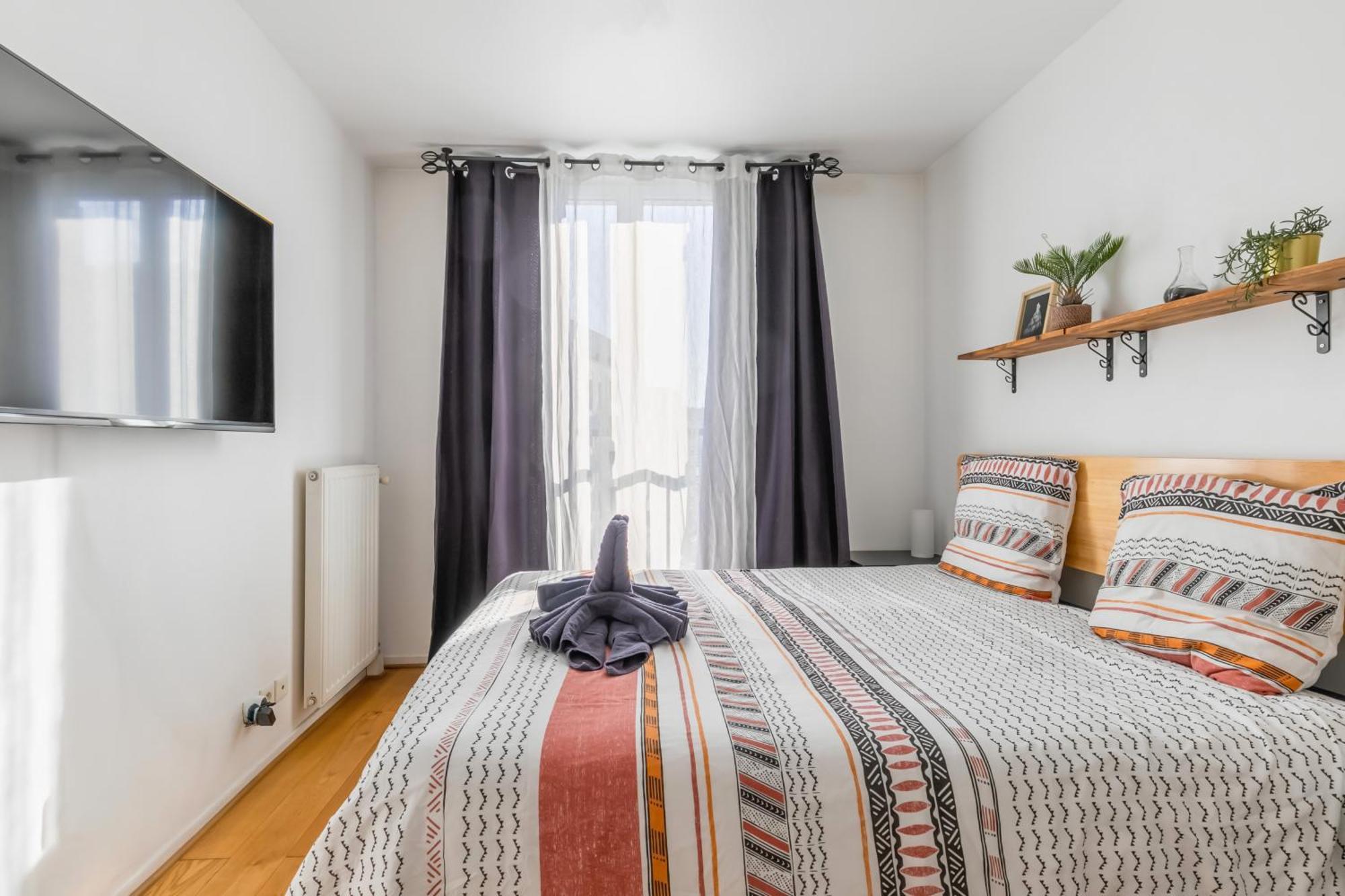 Transports, Parking, A/C & Equipped For Long Stays Saint-Ouen  Exterior photo