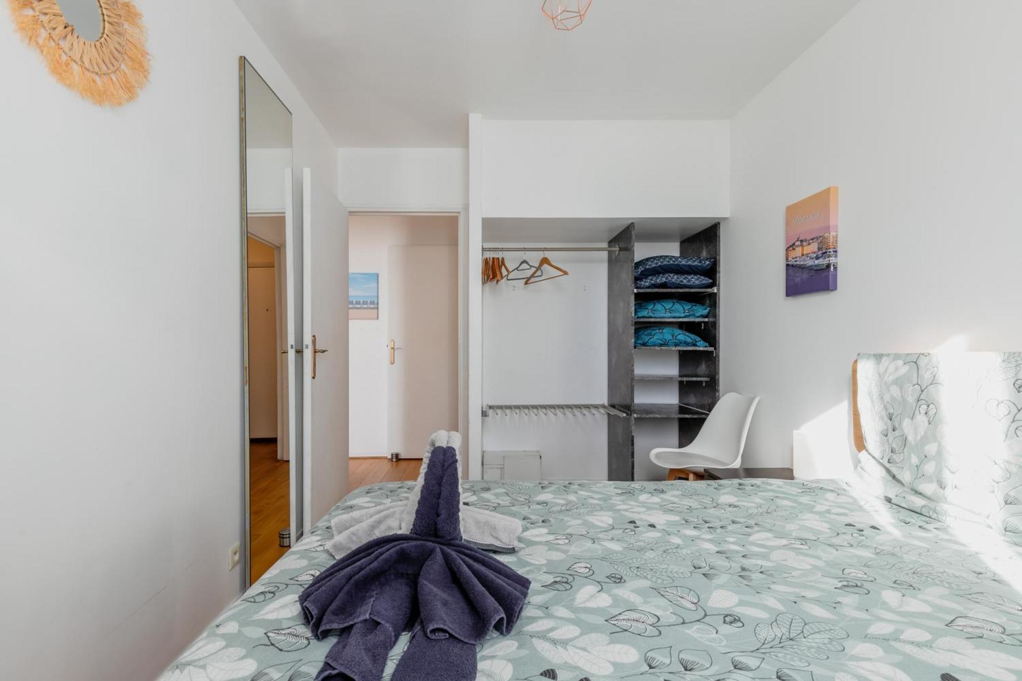 Transports, Parking, A/C & Equipped For Long Stays Saint-Ouen  Exterior photo